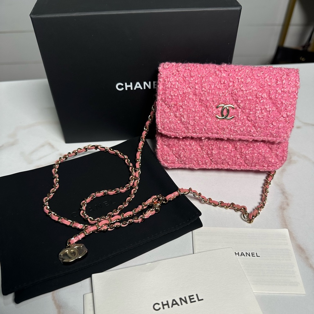 SOLD ❌❌❌❌Chanel Pink Tweed Waist Bag - Picture 2 of 10